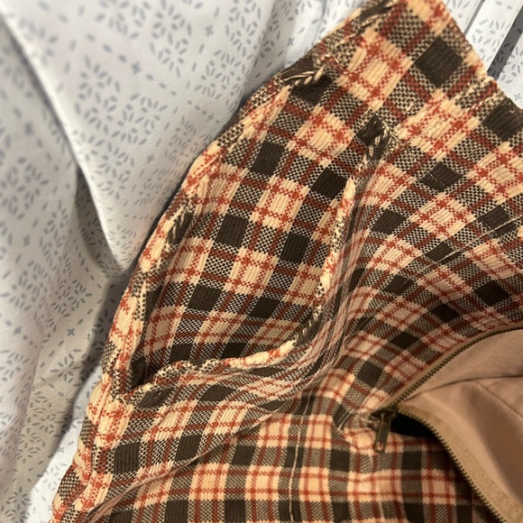 NWT Wild Fable plaid skirt w/front zipper and front pockets. - Picture 2 of 6